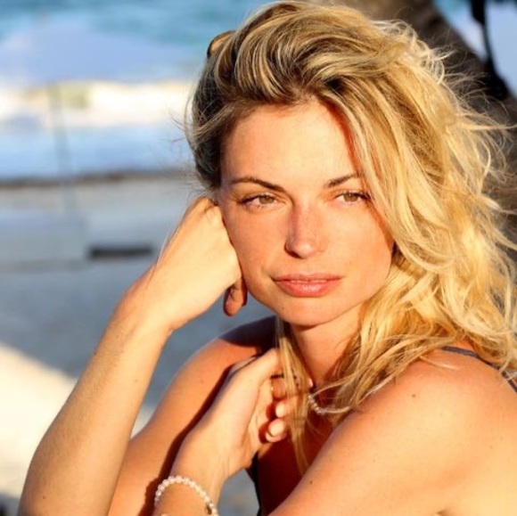 Meet your Posher, Frederique - Picture 1 of 1